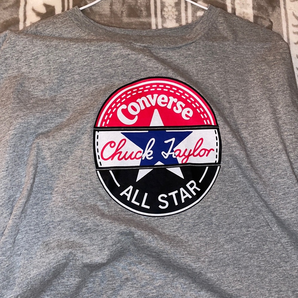 Oversized crop top Converse shirt!